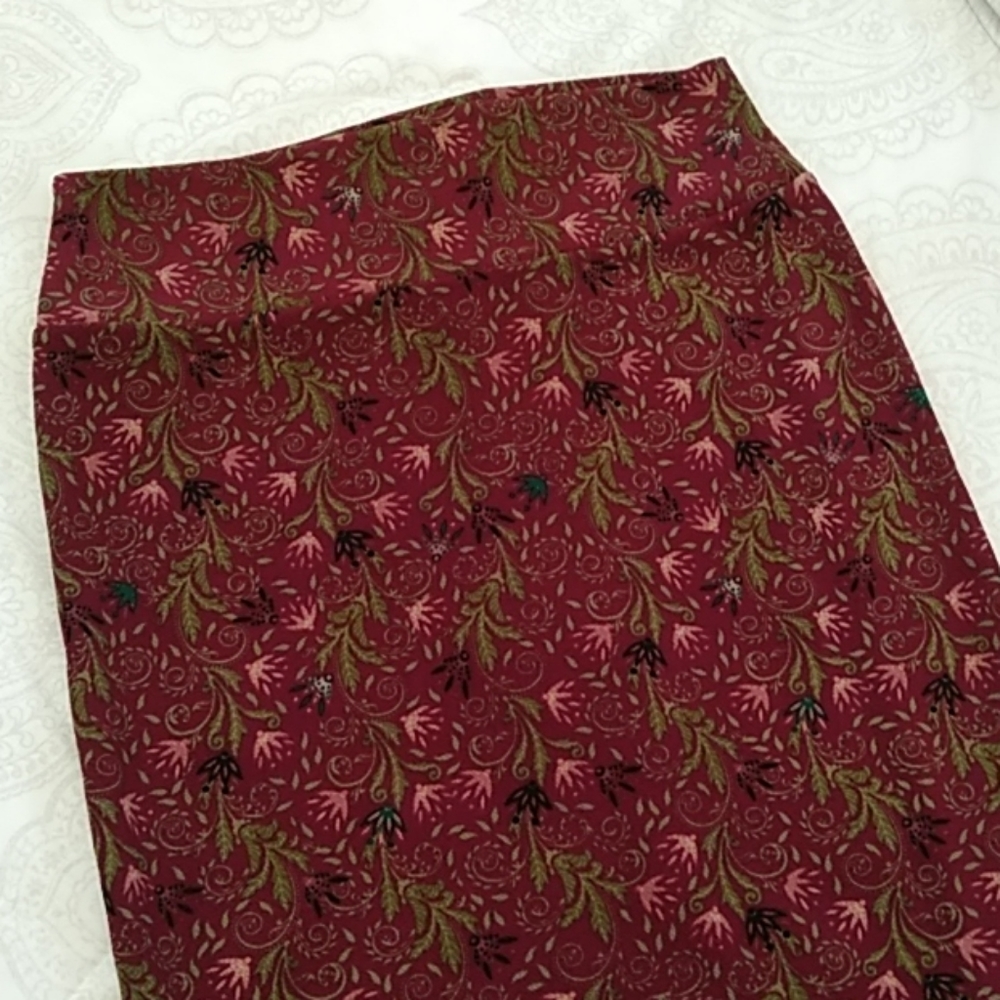 Lularoe Cassie large burgundy floral pencil skirt